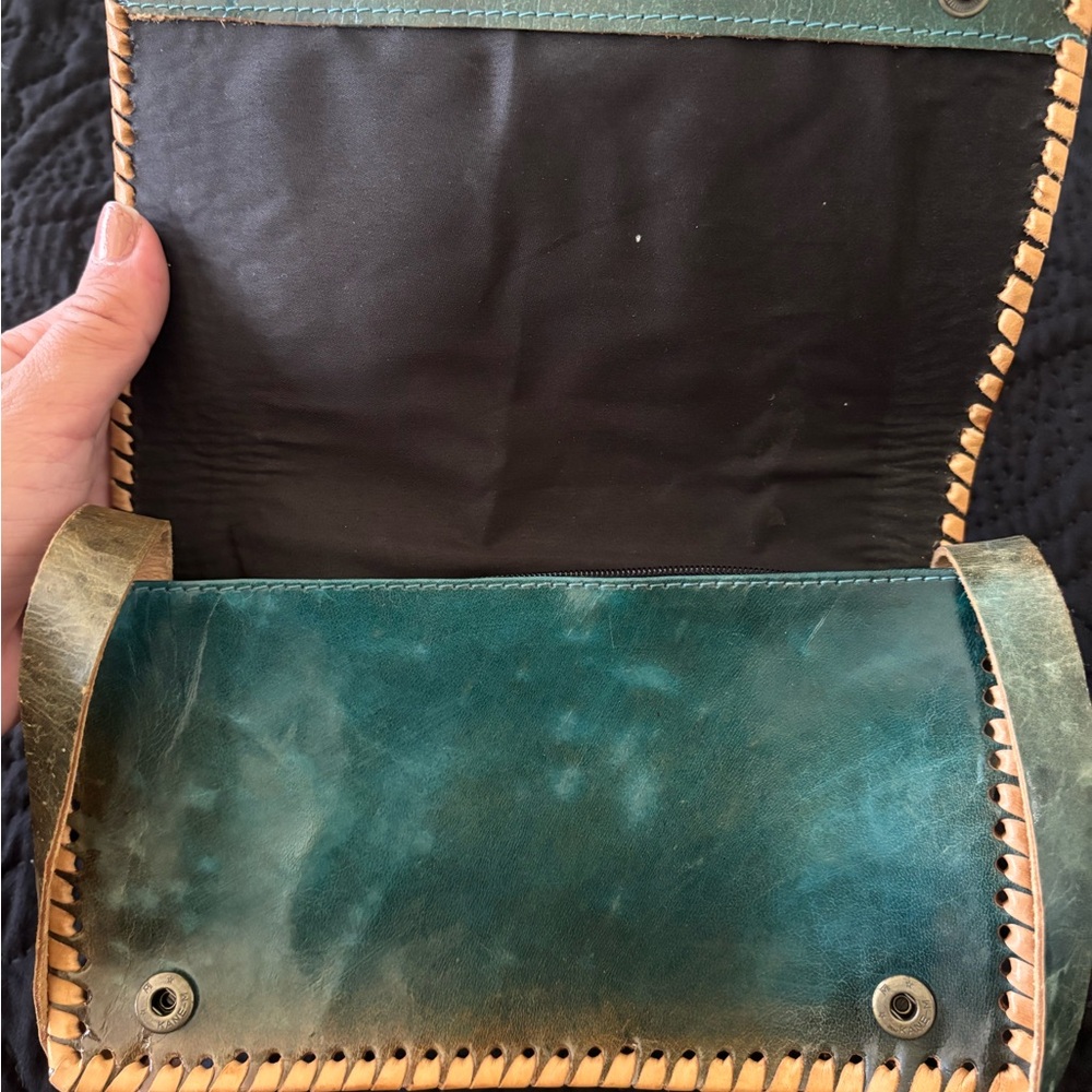 Vintage Wilsons Leather Tan and Green Shoulder Bag with Floral Embroidery - Picture 9 of 9